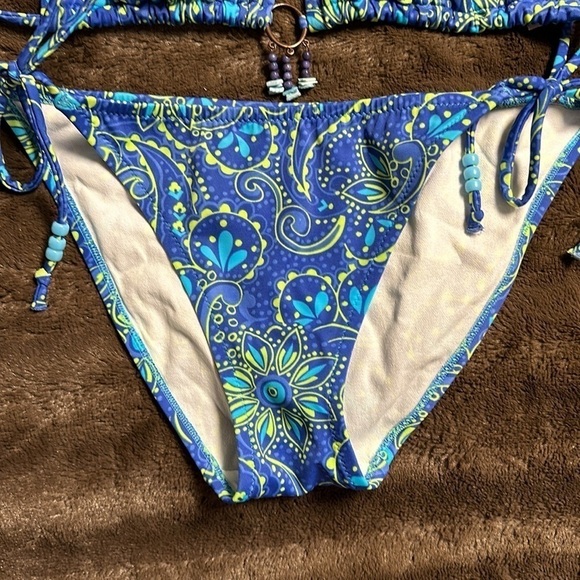 VICTORIAS SECRET String Bikini. Blue Floral Sz M/L - Picture 2 of 8